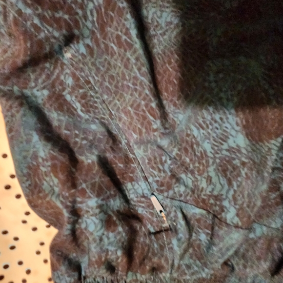 NWT..women's shorts - Picture 3 of 8